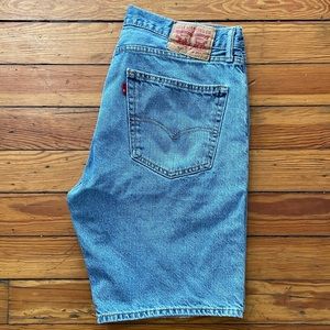 Vintage Levi's 505 Mens Denim Jean Shorts Size 36  Medium Wash Distressed. 🔥🔥